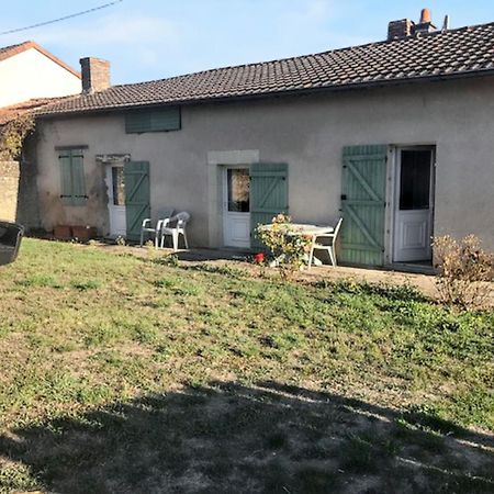 Charmante Maison A Mouterre-Silly Avec Jardin Et Terrasse Exterior photo